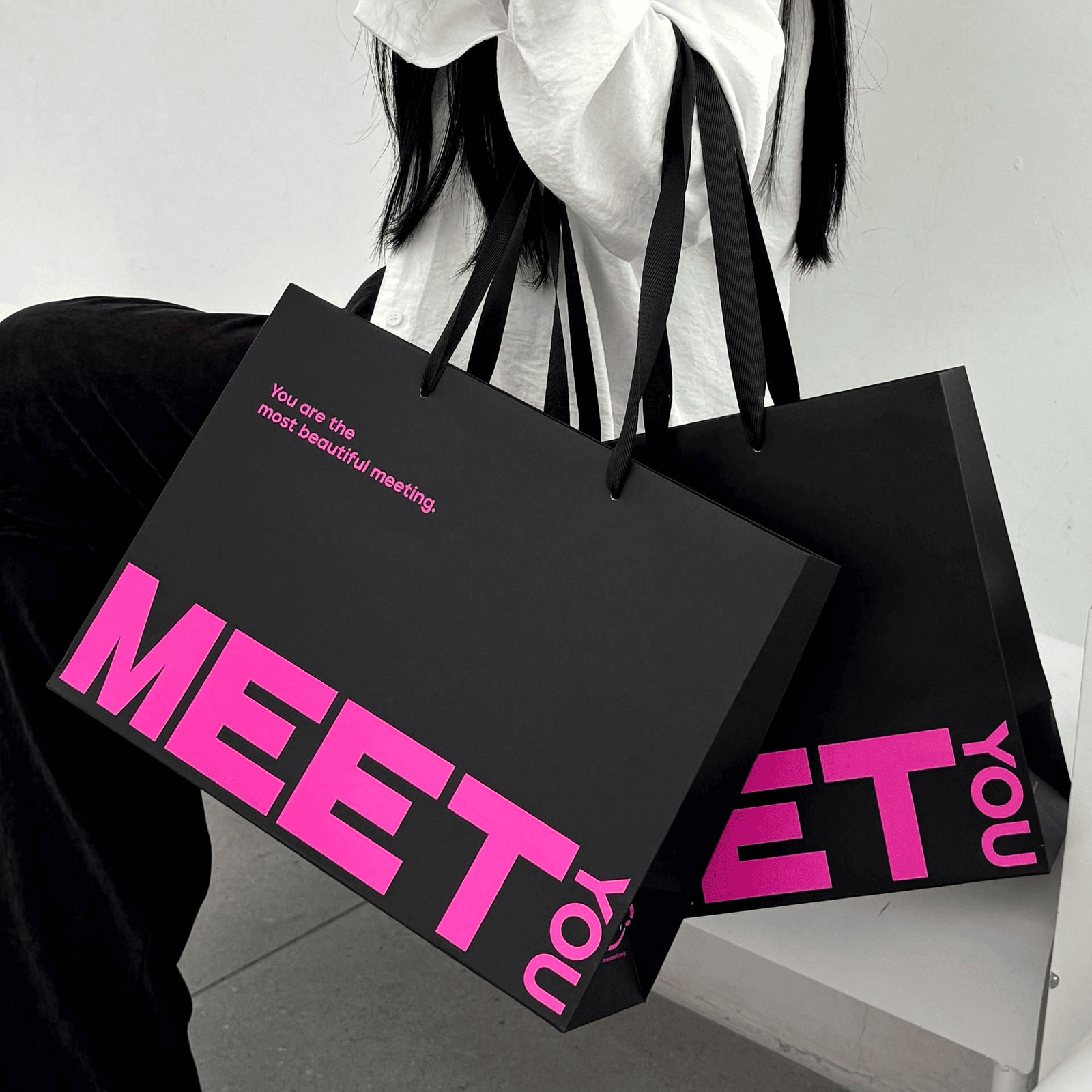 Trendy high-quality large-sized shopping art paper bags with fully customized details - Image 4