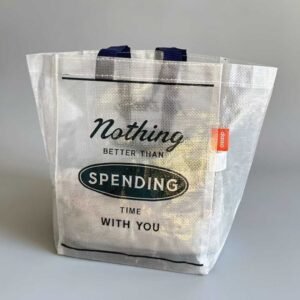 A reusable, wear-resistant, moisture-proof and dust-proof polypropylene（PP） woven handbag